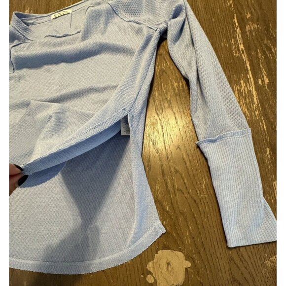 We The Free Light Blue Thermal Top Side Slit Long Sleeve Tee MEDIUM Thumb holes - Picture 5 of 8